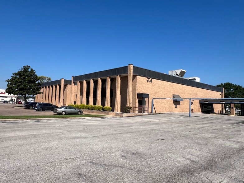Primary Photo Of 3400 Avenue H, Rosenberg Office For Sale