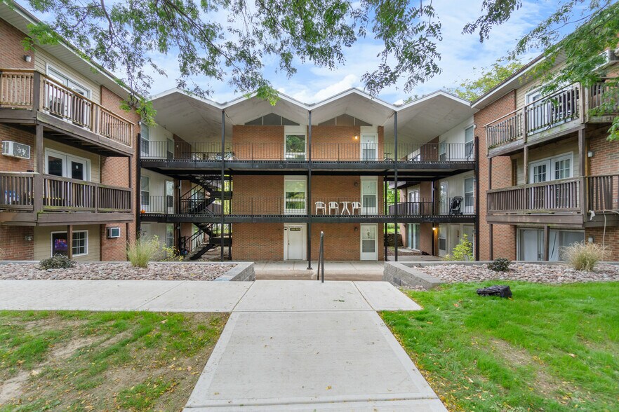 Primary Photo Of 101 Waldorf Pky, Syracuse Multifamily For Sale