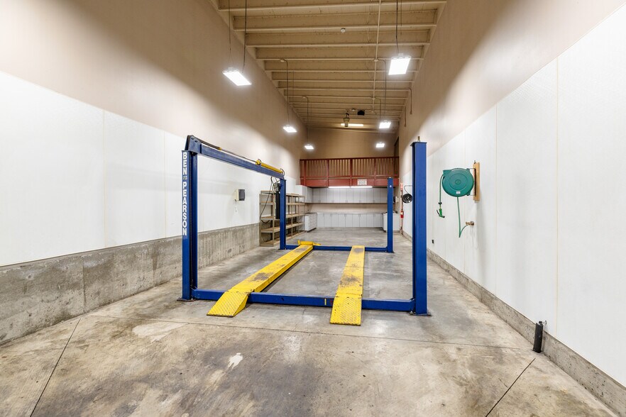 More Photos Of 1240 SE Gideon St, Portland Warehouse For Sale