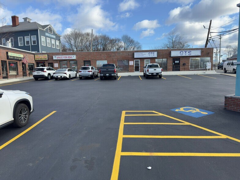 More Photos Of 1105 Lakeview Ave, Dracut Freestanding For Lease