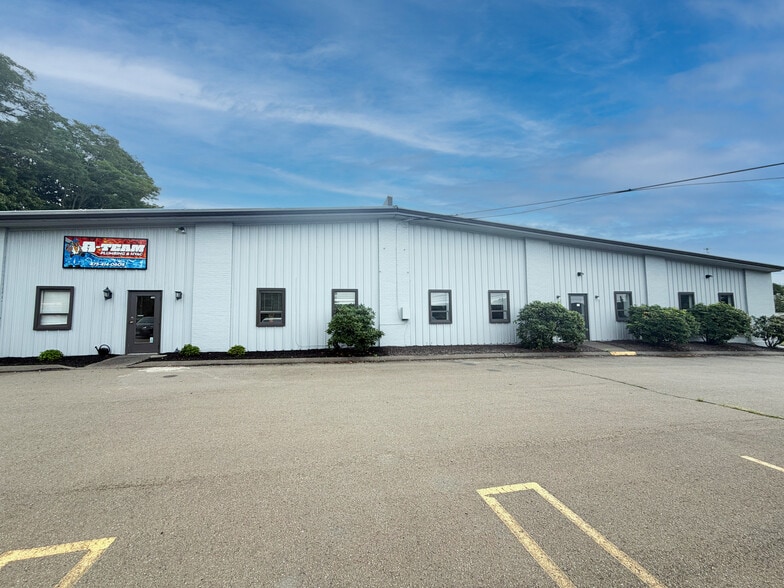 Primary Photo Of 2 Commerce Dr, North Branford Warehouse For Lease
