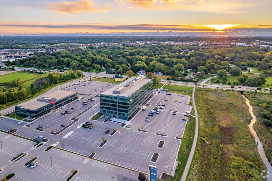 More Photos Of 17335 Golf Pkwy, Brookfield Office For Lease