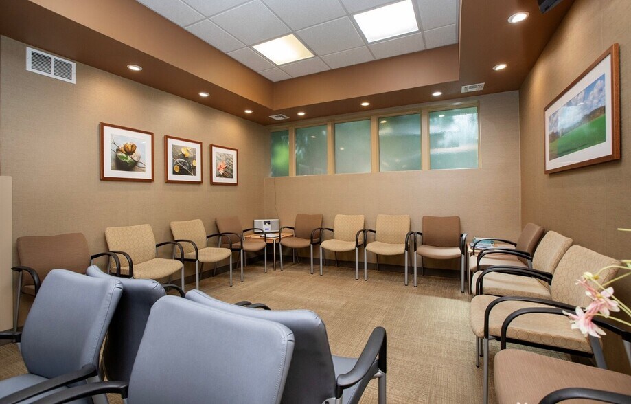 More Photos Of 800 W State St, Doylestown Office For Lease