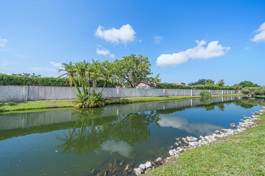 More Photos Of 3900 Clark Rd, Sarasota Medical For Sale