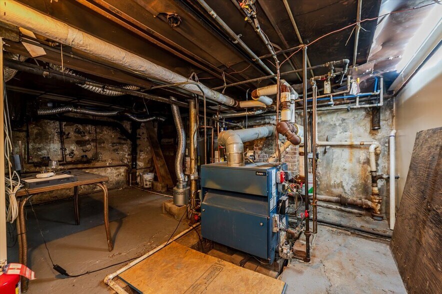 More Photos Of 2918 Bruckner Blvd, Bronx Bar For Sale