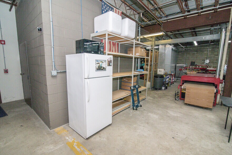 More Photos Of 245 Grandview Ave, Bellevue Light Distribution For Lease