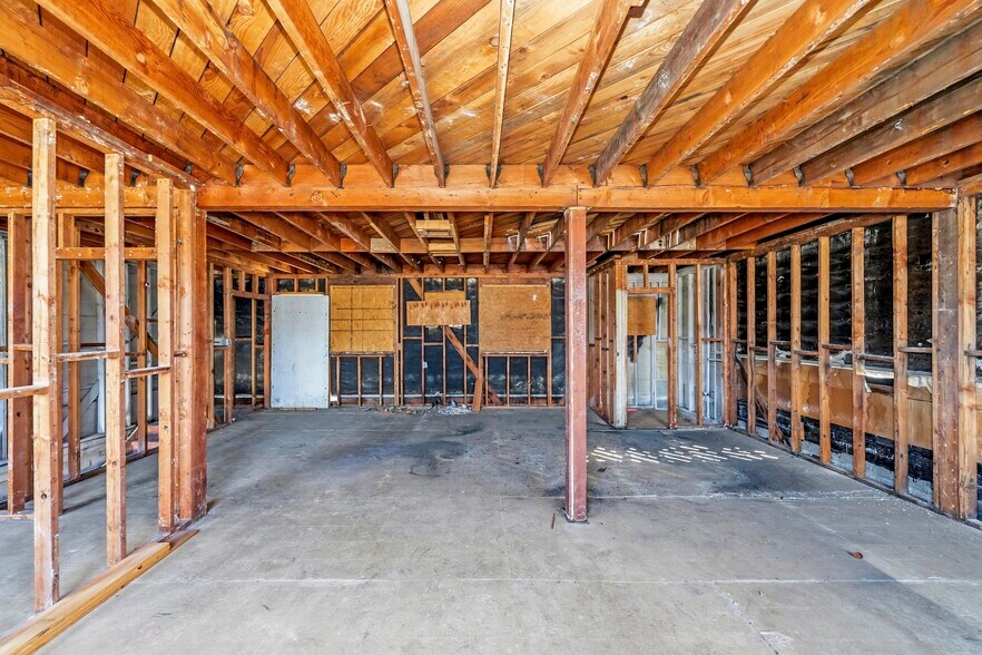 More Photos Of 4810 Firestone Blvd, South Gate Unknown For Lease
