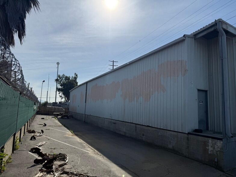 More Photos Of 7535 Woodman Pl, Van Nuys Warehouse For Lease