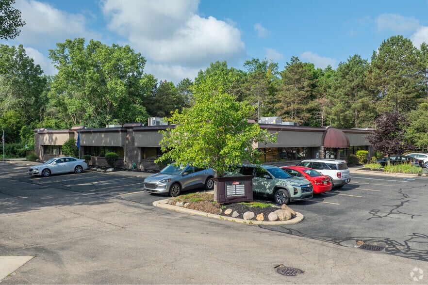 More Photos Of 411 W Lake Lansing Rd, East Lansing Unknown For Lease