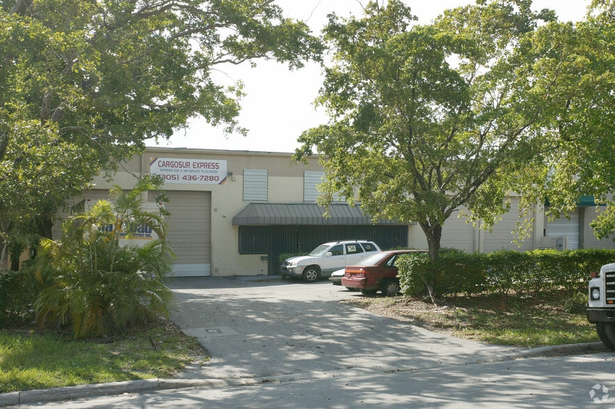 More Photos Of 6998-6992 NW 51st St, Miami Warehouse For Lease