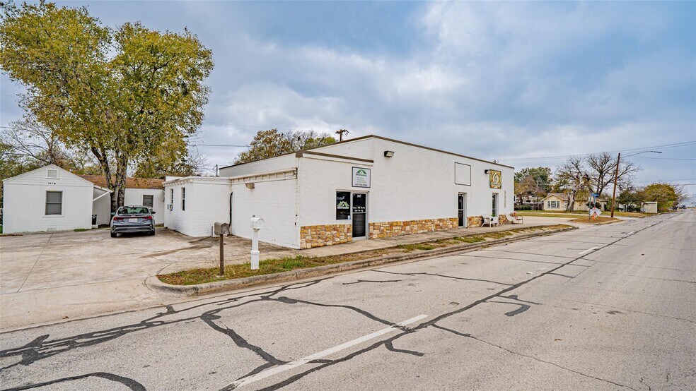 More Photos Of 347-349 N Cherry Ln, Fort Worth General Retail For Lease