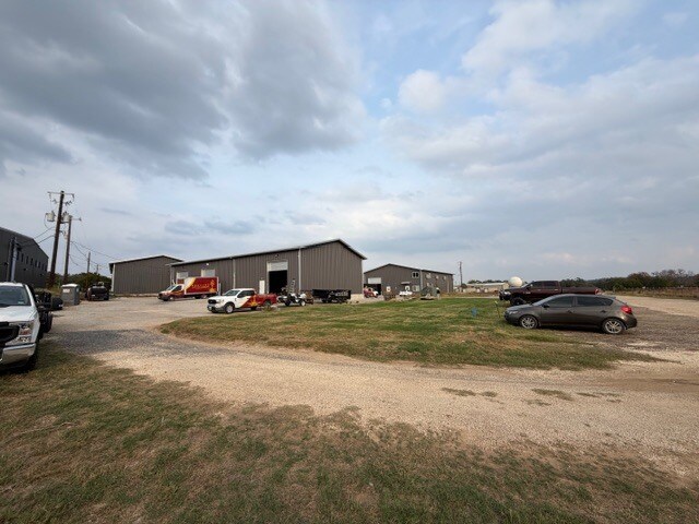 More Photos Of 14707 Fitzhugh Rd, Austin Warehouse For Lease