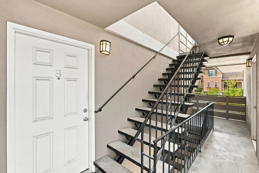 More Photos Of 527 Walker Dr, Mountain View Apartments For Sale