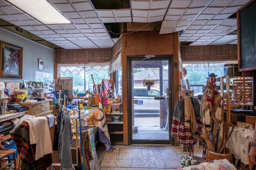 More Photos Of 215 Main St, Elroy Storefront Retail Residential For Sale