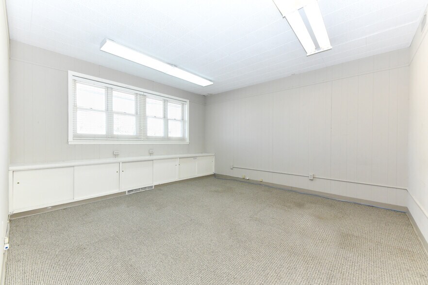 More Photos Of 1834 Banking St, Greensboro Office For Lease
