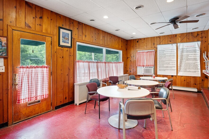 More Photos Of 2913 Creek Rd, Yorklyn Specialty For Sale