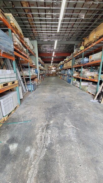 More Photos Of 51 Rushmore St, Westbury Warehouse For Lease