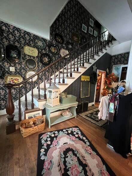 More Photos Of 100 N Winans St, Battle Ground Storefront Retail Residential For Sale