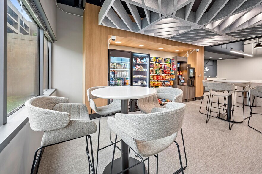 More Photos Of 8000 IH-10 W, San Antonio Unknown For Lease