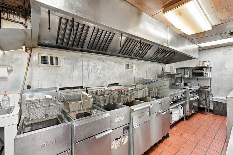 More Photos Of 4264 Murray Hwy, Hardin Restaurant For Sale