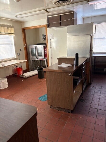 More Photos Of 416 Horace St, Bridgeport Office For Lease