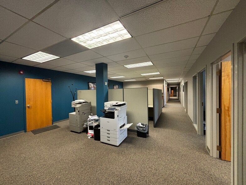 More Photos Of 6 Loudon Rd, Concord Office For Lease