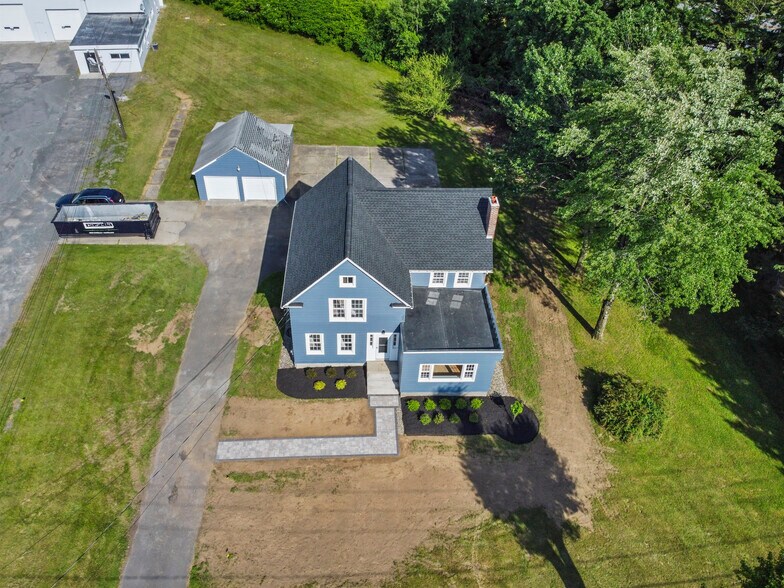 More Photos Of 267 Wolf Rd, Latham Office For Lease