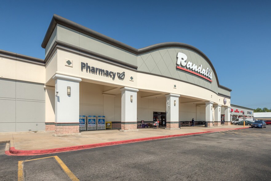 More Photos Of 5240-5392 W 34th St, Houston General Retail For Lease