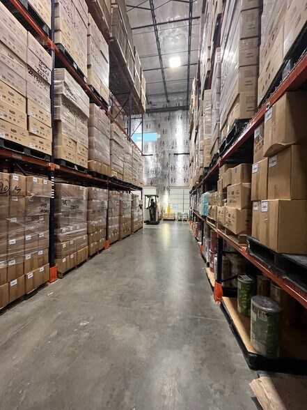 More Photos Of 3740 W 104th St, Hialeah Distribution For Lease