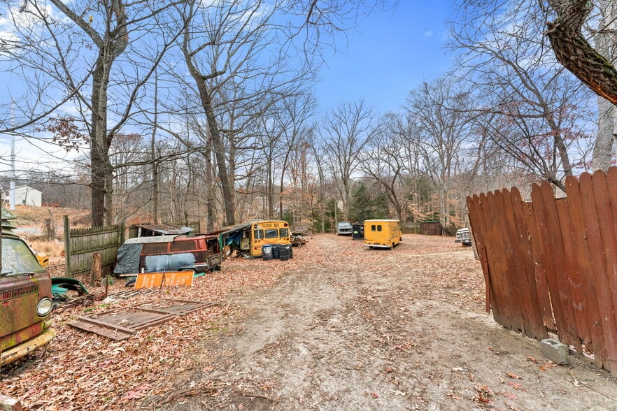 More Photos Of 8906 Hooes Rd, Lorton Specialty For Sale