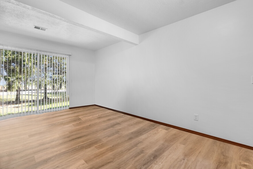 More Photos Of 652 Northgate Cir, Rochester Apartments For Sale