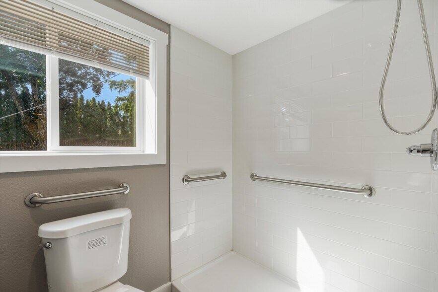 More Photos Of 2706 SE Spruce St, Hillsboro Healthcare For Sale