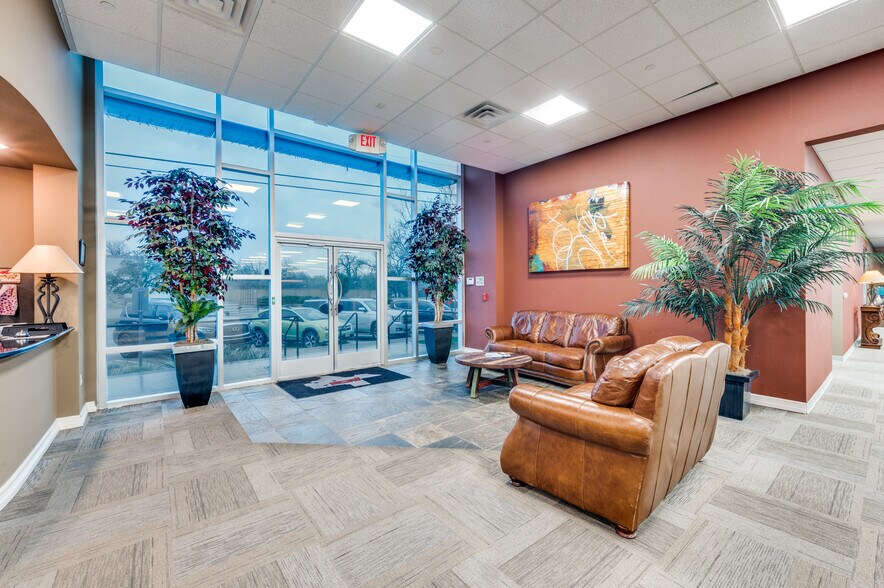 More Photos Of 13911 Distribution Way, Farmers Branch Warehouse For Sale