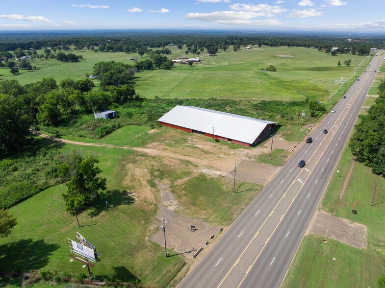 More Photos Of 605 NE Lincoln Rd, Idabel Industrial For Sale