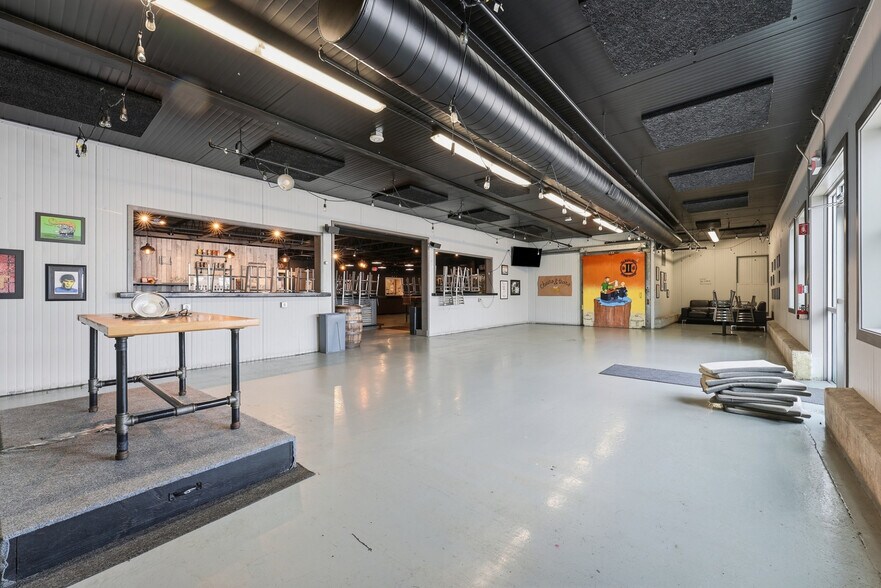 More Photos Of 89 Baldwin St, West Springfield Manufacturing For Sale