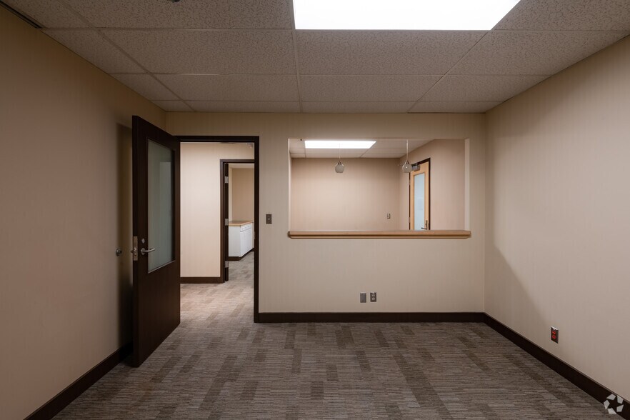 More Photos Of 550 17th Ave, Seattle Unknown For Lease