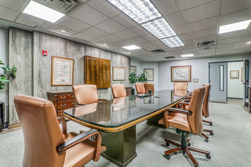 More Photos Of Sundland Park & Mesa Hills Dr., El Paso Office For Lease