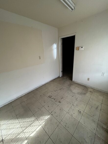 More Photos Of 781 Parker St, Santa Clara Industrial For Lease