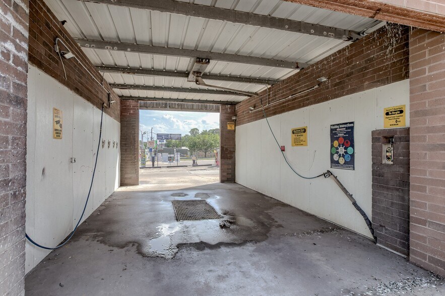More Photos Of 7030 Troost Ave, Kansas City Carwash For Sale