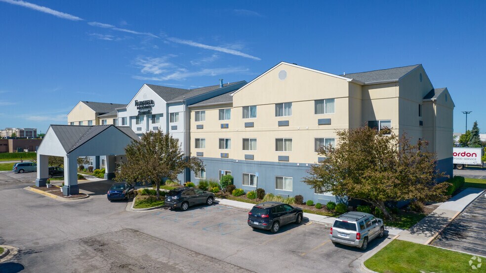 Primary Photo Of 5200 Cardinal Square Blvd, Saginaw Hotel For Sale