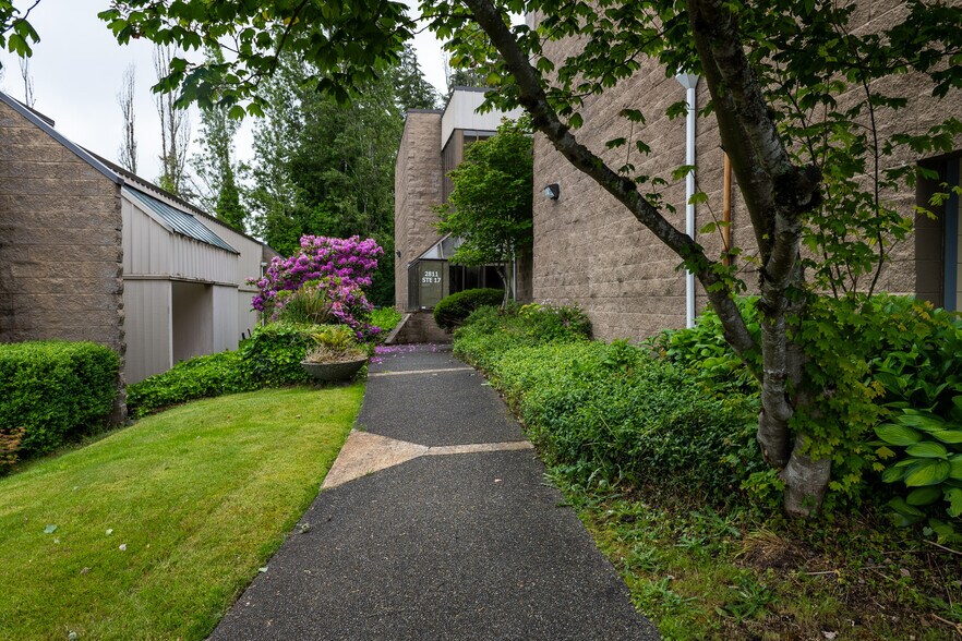 More Photos Of 2709-2811 Bridgeport Way, Tacoma Unknown For Lease