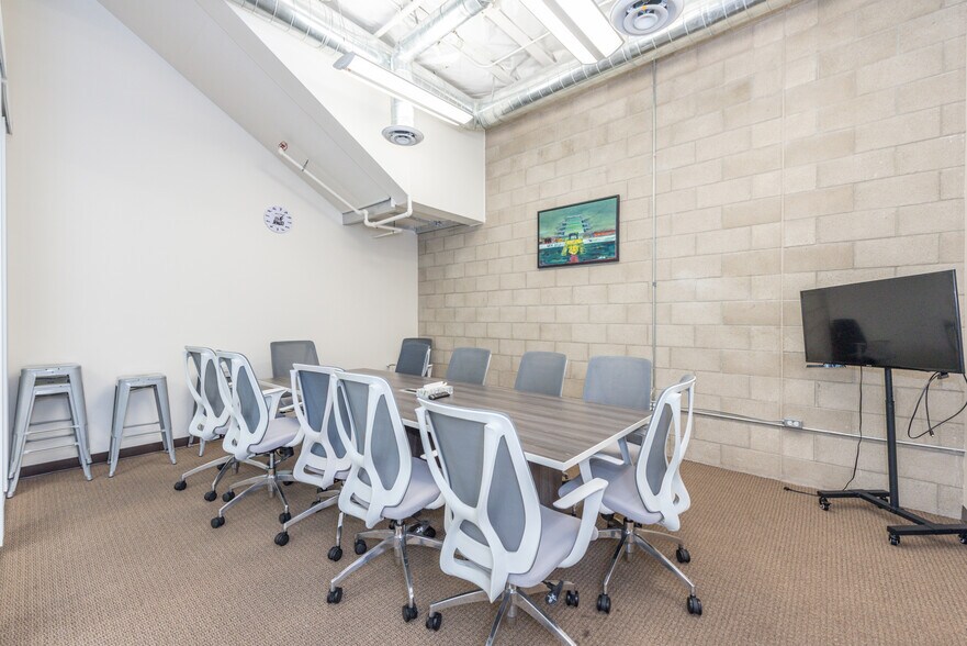 More Photos Of 8925 Research Dr, Irvine Office For Lease