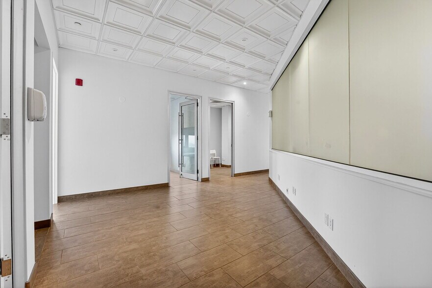 More Photos Of 3075 Hospital Gate, Oakville Medical For Lease