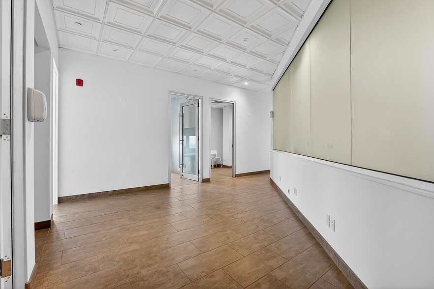 More Photos Of 3075 Hospital Gate, Oakville Medical For Sale