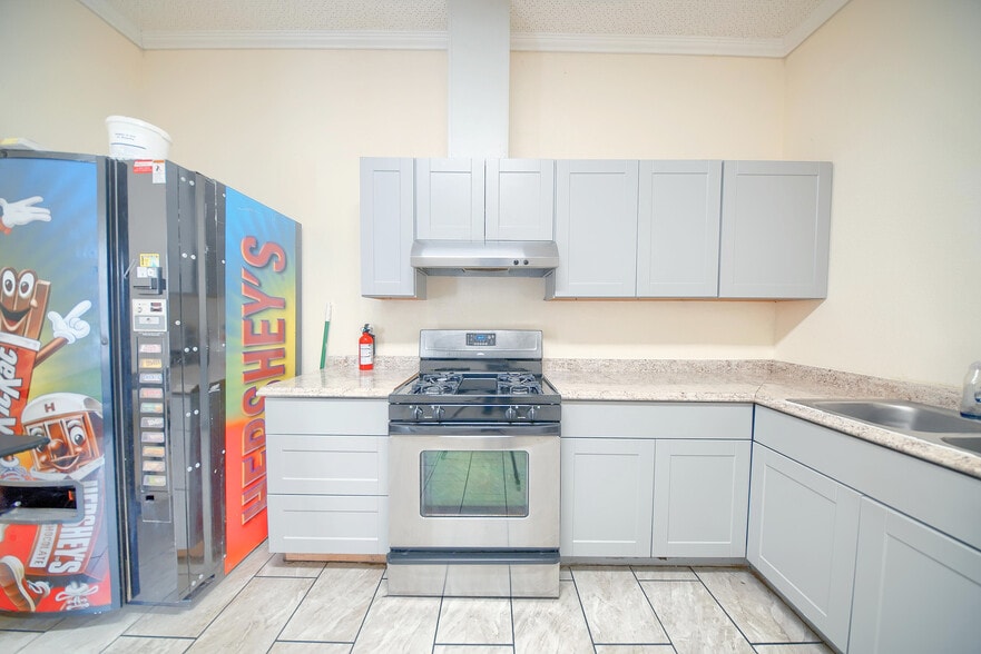 More Photos Of 33 E Magnolia St, Stockton Office For Lease