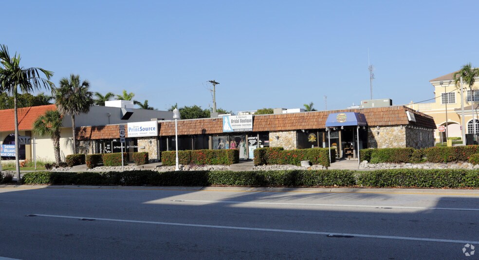 More Photos Of 330-350 9th St S, Naples Freestanding For Sale