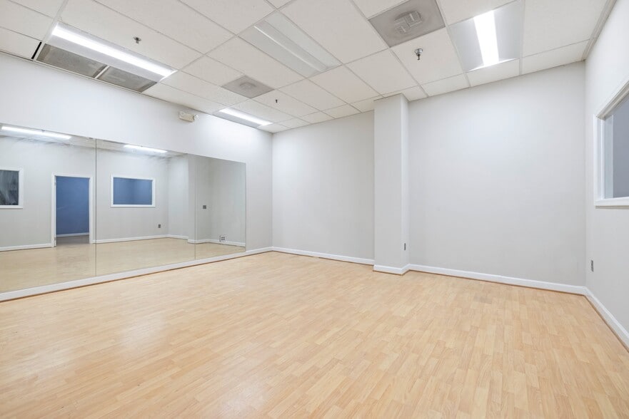 More Photos Of 7881 Beechcraft Ave, Gaithersburg Industrial For Sale