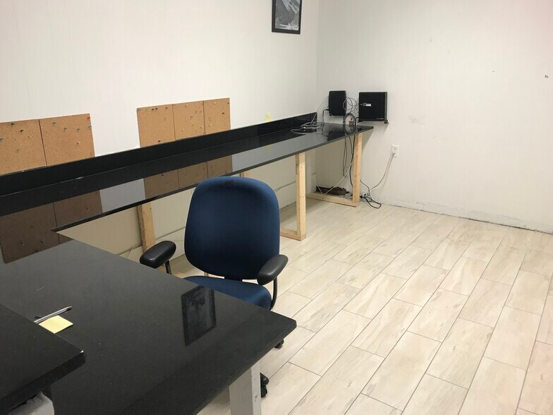 More Photos Of 4827 Philips Hwy, Jacksonville Warehouse For Lease