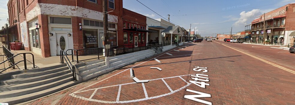 More Photos Of 111 N 4th St, Wills Point Freestanding For Sale