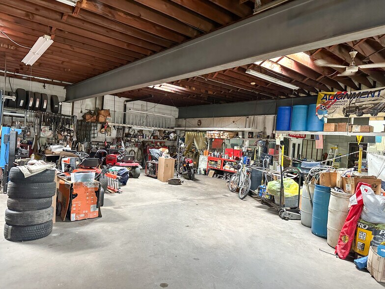 More Photos Of 1198 N Schuyler Ave, Kankakee Freestanding For Sale